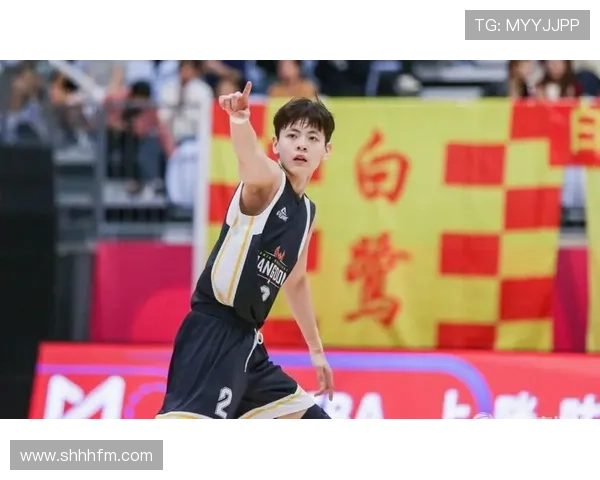 杨舒予鞋柜像开了个小奢侈品店，走路带风是真的不一般